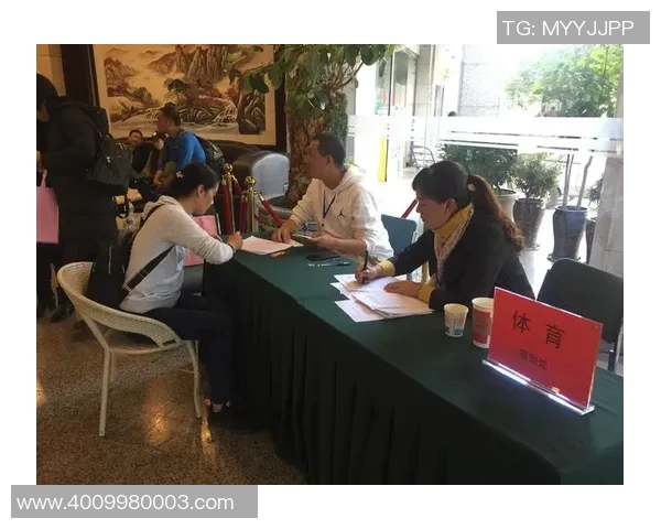 足球明星女友全景图鉴揭晓她们的魅力与风采